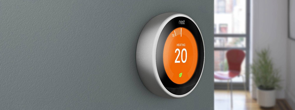 Chytrý termostat Google NEST se naučí topit za vás