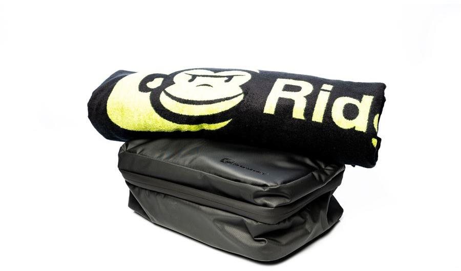 RidgeMonkey LX Bath Towel and Weatherproof Shower Caddy Set